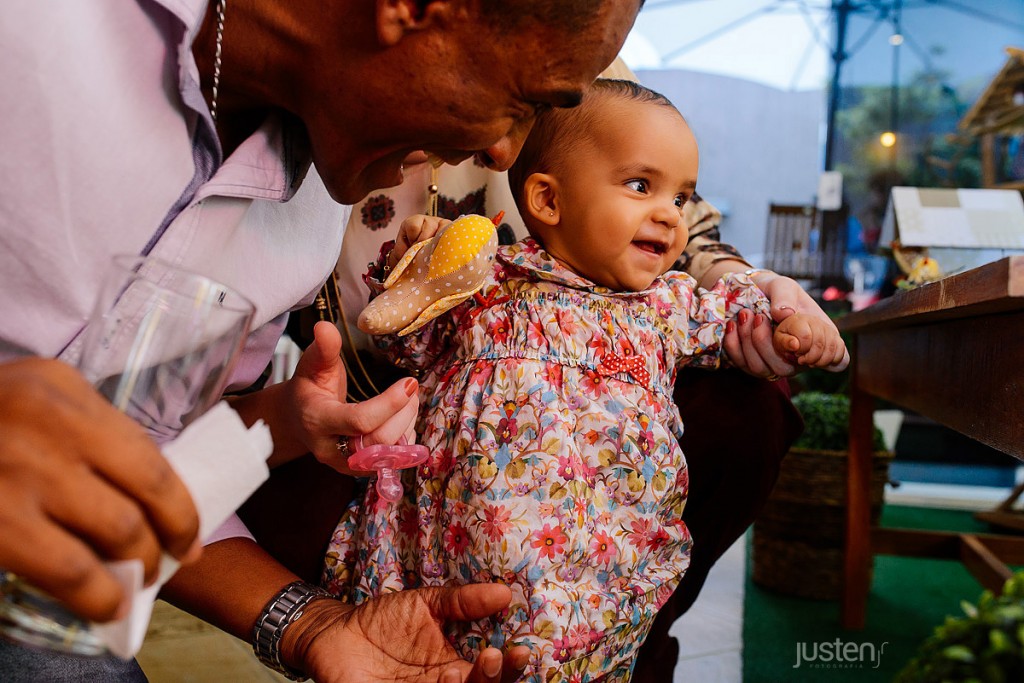 pai e filha feliz