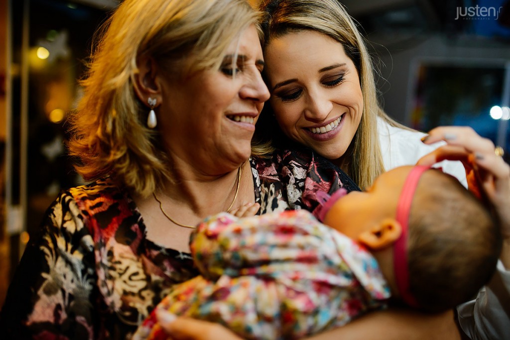 vó e tia mimando bebe