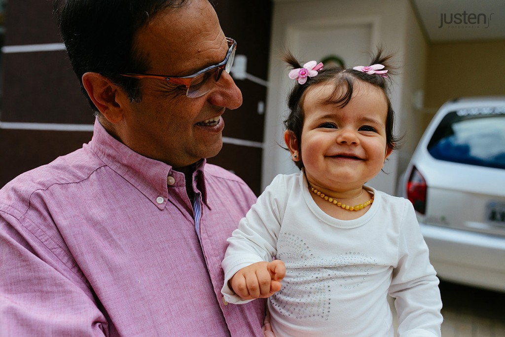 pai e filha no colo bebe nenem 
