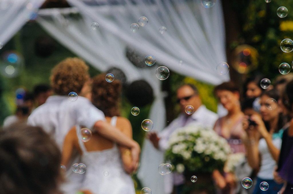 Bolinhas de sabão em Casamento de Dia ao ar livre