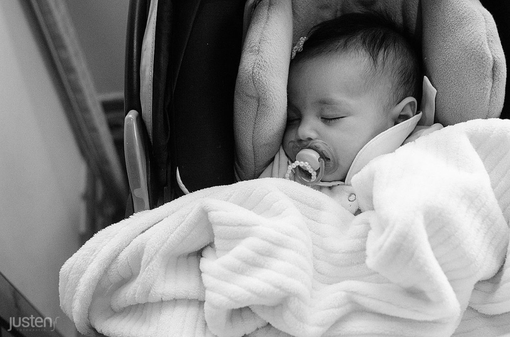 nenem dormindo no dia do seu batizado